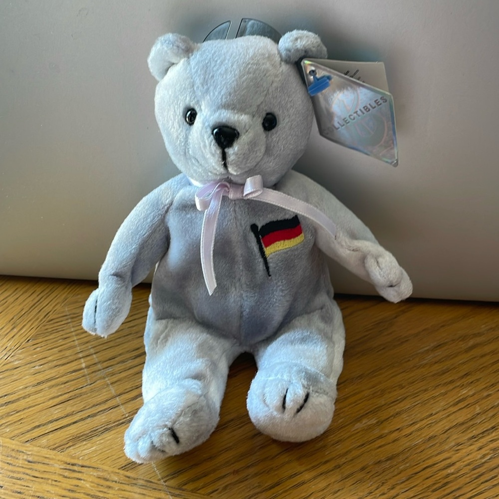 German Schon The Bear Vintage 1999 International Bear Collectables Plush Toy
New